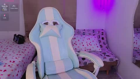 Snapshot of peggy_funn chatting on 5, 12, 2025 peggy-funn online show from 5, 12, 2025
