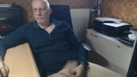 Snapshot of pemue65 chatting on 3, 12, 2025 Pemue65 online show from 3, 12, 2025