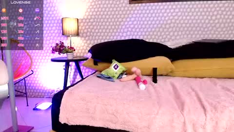 Penelope  Lets get to 100 hands up  online show from 24, 4, 2026