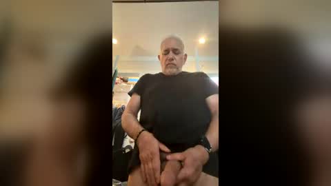 JUST HANGING OUT online show from 30, 6, 2026