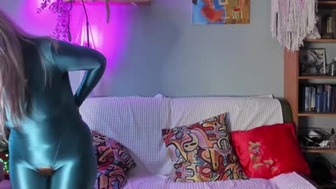 Olivia online show from 27, 12, 2024