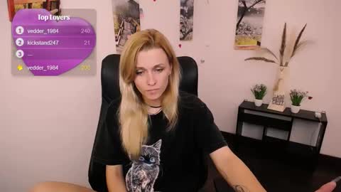 Mia online show from 22, 9, 2025