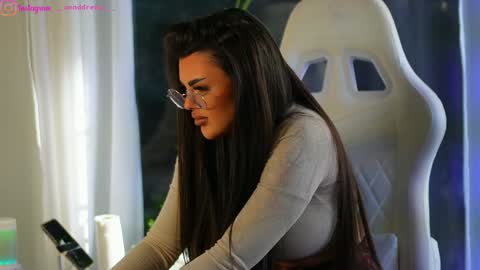 Dee online show from 6, 1, 2025