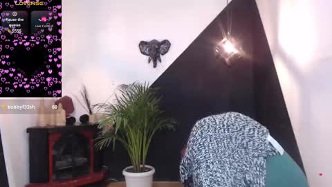 Snapshot of perla_campbell chatting on 13, 2, 2025 online show from 13, 2, 2025