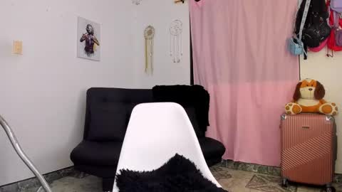 Dulce maria online show from 13, 2, 2025