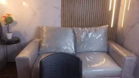 perla_lovely online show from 9, 6, 2026