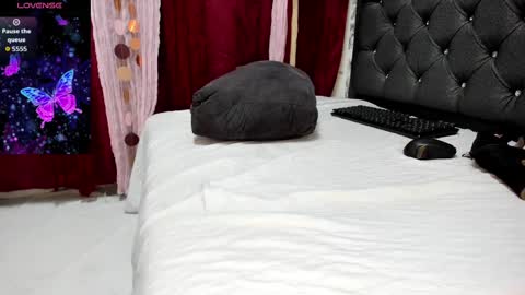 Perla Thompson online show from 12, 9, 2025