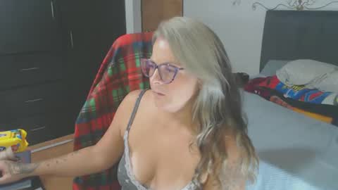 Snapshot of perlagoloza05 chatting on 10, 2, 2025 goloza online show from 10, 2, 2025