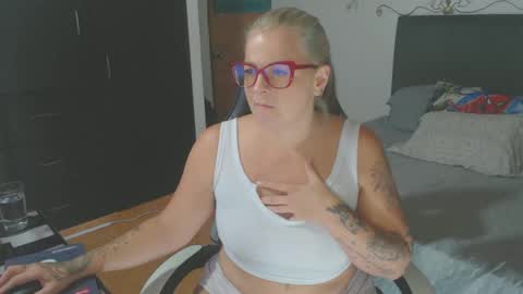 Snapshot of perlagoloza05 chatting on 18, 2, 2025 goloza online show from 18, 2, 2025