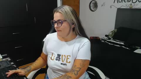 Snapshot of perlagoloza05 chatting on 27, 10, 2025 goloza online show from 27, 10, 2025