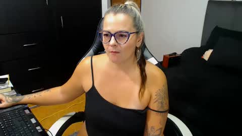 Snapshot of perlagoloza05 chatting on 9, 11, 2025 goloza online show from 9, 11, 2025