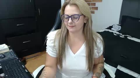 Snapshot of perlagoloza05 chatting on 2, 12, 2025 goloza online show from 2, 12, 2025