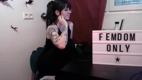 Snapshot of persephones_garden chatting on 27, 5, 2026 Persephone online show from 27, 5, 2026