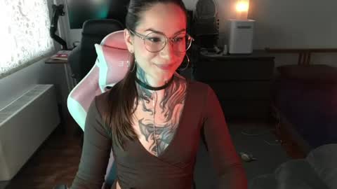 petal_dust_ online show from 23, 4, 2026