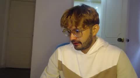 Snapshot of peter_x_annaud chatting on 11, 9, 2025 FELIPE online show from 11, 9, 2025