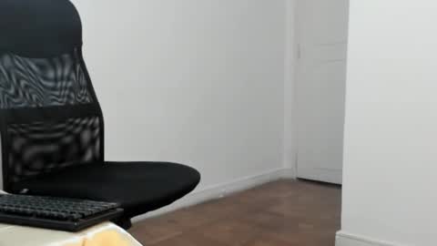 Snapshot of peter_x_annaud chatting on 1, 10, 2025 FELIPE online show from 1, 10, 2025