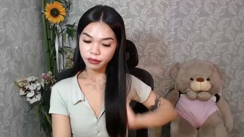 Snapshot of petite_angelx chatting on 7, 3, 2025 angel online show from 7, 3, 2025