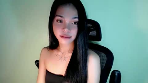 Snapshot of petite_angelx chatting on 11, 9, 2025 angel online show from 11, 9, 2025