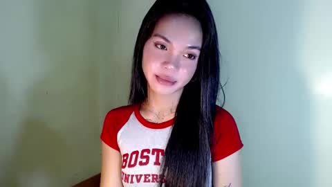 Snapshot of petite_angelx chatting on 11, 10, 2025 angel online show from 11, 10, 2025