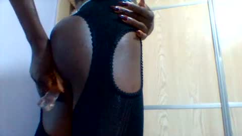 Snapshot of petite_ariana chatting on 15, 6, 2026 ariana online show from 15, 6, 2026
