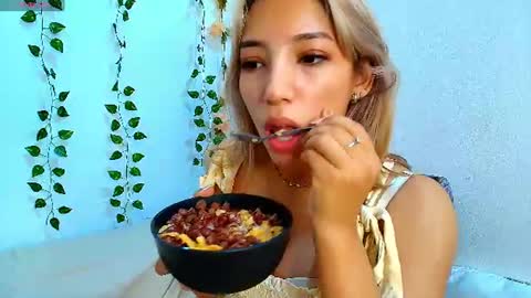 petite_blossom4 online show from 27, 7, 2026