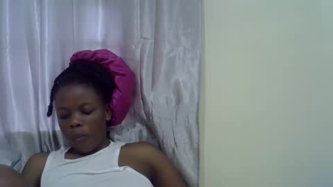 Snapshot of petite_melan chatting on 10, 11, 2025 petite_melan online show from 10, 11, 2025