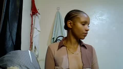 petite_melinda online show from 22, 6, 2026