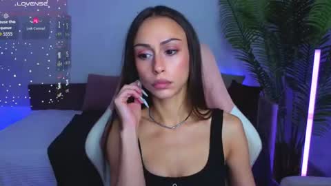 Snapshot of petite_moly chatting on 22, 6, 2026 Alice online show from 22, 6, 2026