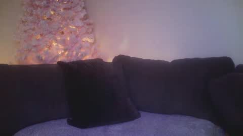 petite treat  online show from 8, 12, 2024