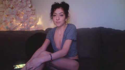 petite treat  online show from 15, 12, 2024