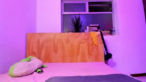 Snapshot of petitee_lunna chatting on 15, 1, 2025 Lunna online show from 15, 1, 2025