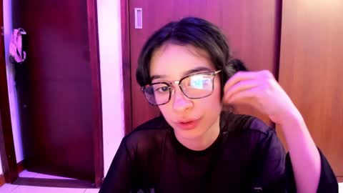 Snapshot of petitee_lunna chatting on 2, 2, 2025 Lunna online show from 2, 2, 2025