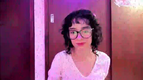 Snapshot of petitee_lunna chatting on 26, 9, 2025 Lunna online show from 26, 9, 2025