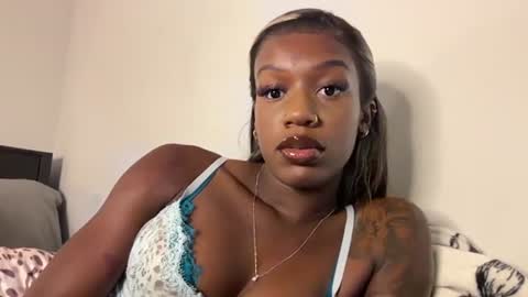 Snapshot of petiteebonymommy chatting on 16, 6, 2026 desthebestx online show from 16, 6, 2026