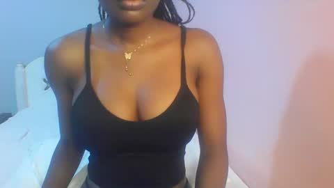 Snapshot of petiteediva chatting on 4, 7, 2026 diva online show from 4, 7, 2026