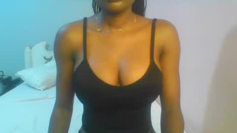 Snapshot of petiteediva chatting on 5, 7, 2026 diva online show from 5, 7, 2026