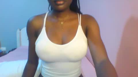 Snapshot of petiteediva chatting on 8, 7, 2026 diva online show from 8, 7, 2026