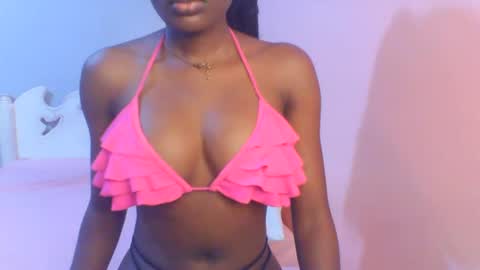 Snapshot of petiteediva chatting on 9, 7, 2026 diva online show from 9, 7, 2026
