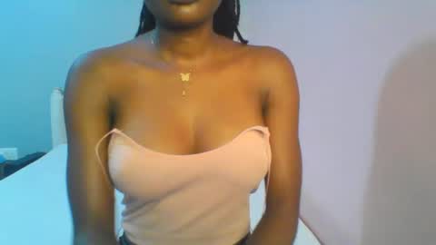Snapshot of petiteediva chatting on 15, 7, 2026 diva online show from 15, 7, 2026