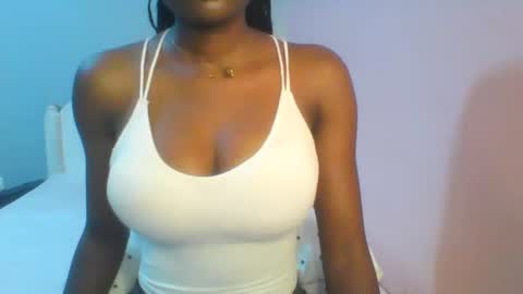 Snapshot of petiteediva chatting on 17, 7, 2026 diva online show from 17, 7, 2026