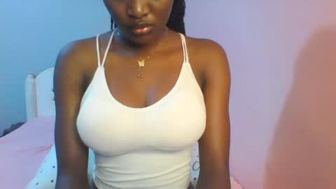 Snapshot of petiteediva chatting on 19, 7, 2026 diva online show from 19, 7, 2026