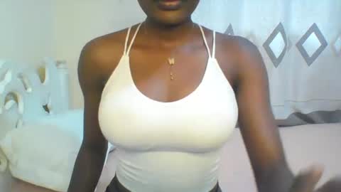 Snapshot of petiteediva chatting on 3, 8, 2026 diva online show from 3, 8, 2026