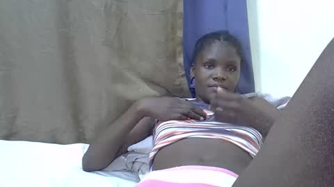 Snapshot of petiteslim2 chatting on 7, 4, 2026 petiteslim2 online show from 7, 4, 2026