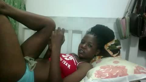 Snapshot of petitesweetchiq chatting on 15, 9, 2025 petitesweetchiq online show from 15, 9, 2025