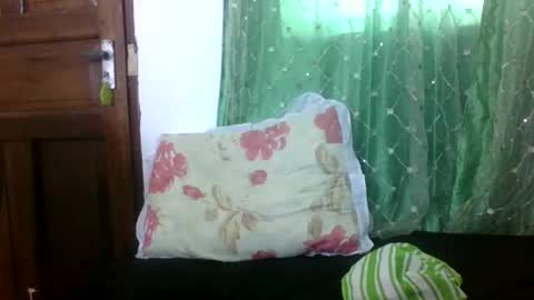 Snapshot of petitesweetchiq chatting on 19, 9, 2025 petitesweetchiq online show from 19, 9, 2025