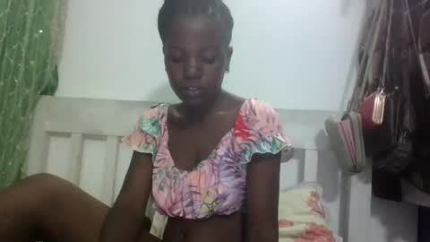 Snapshot of petitesweetchiq chatting on 21, 9, 2025 petitesweetchiq online show from 21, 9, 2025