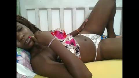 petitesweetchiq online show from 5, 3, 2026