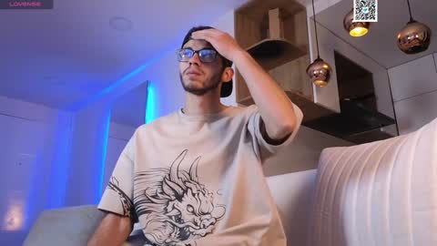 Snapshot of phantom_bigger1 chatting on 4, 2, 2025 phantom_bigger1 online show from 4, 2, 2025