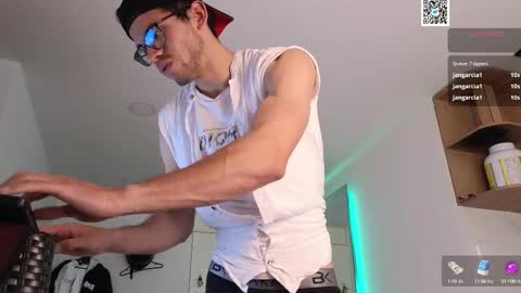 Snapshot of phantom_bigger1 chatting on 19, 2, 2025 phantom_bigger1 online show from 19, 2, 2025