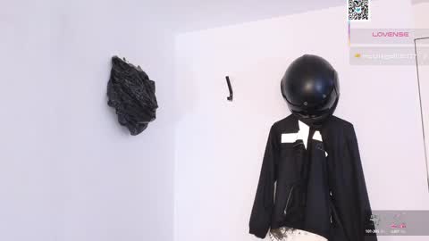 Snapshot of phantom_bigger1 chatting on 12, 3, 2025 phantom_bigger1 online show from 12, 3, 2025